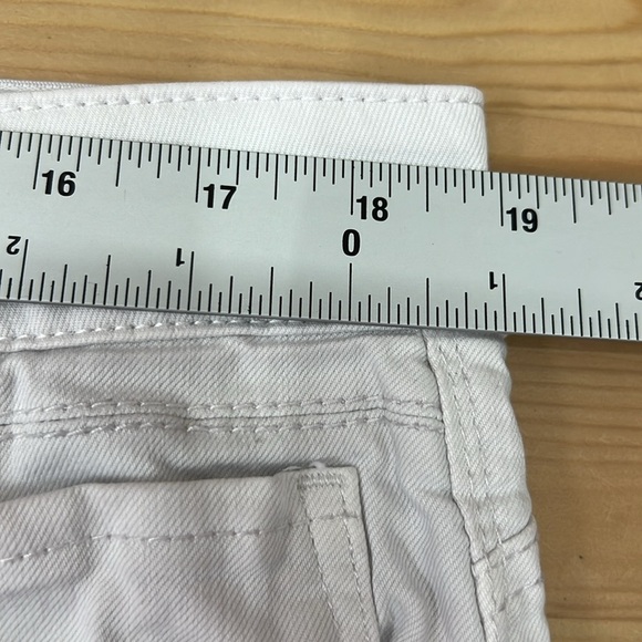 Democracy “Ab”Solution Bermuda Shorts Size 16 Cream Cotton Blend w/Spandex EUC - Picture 7 of 8